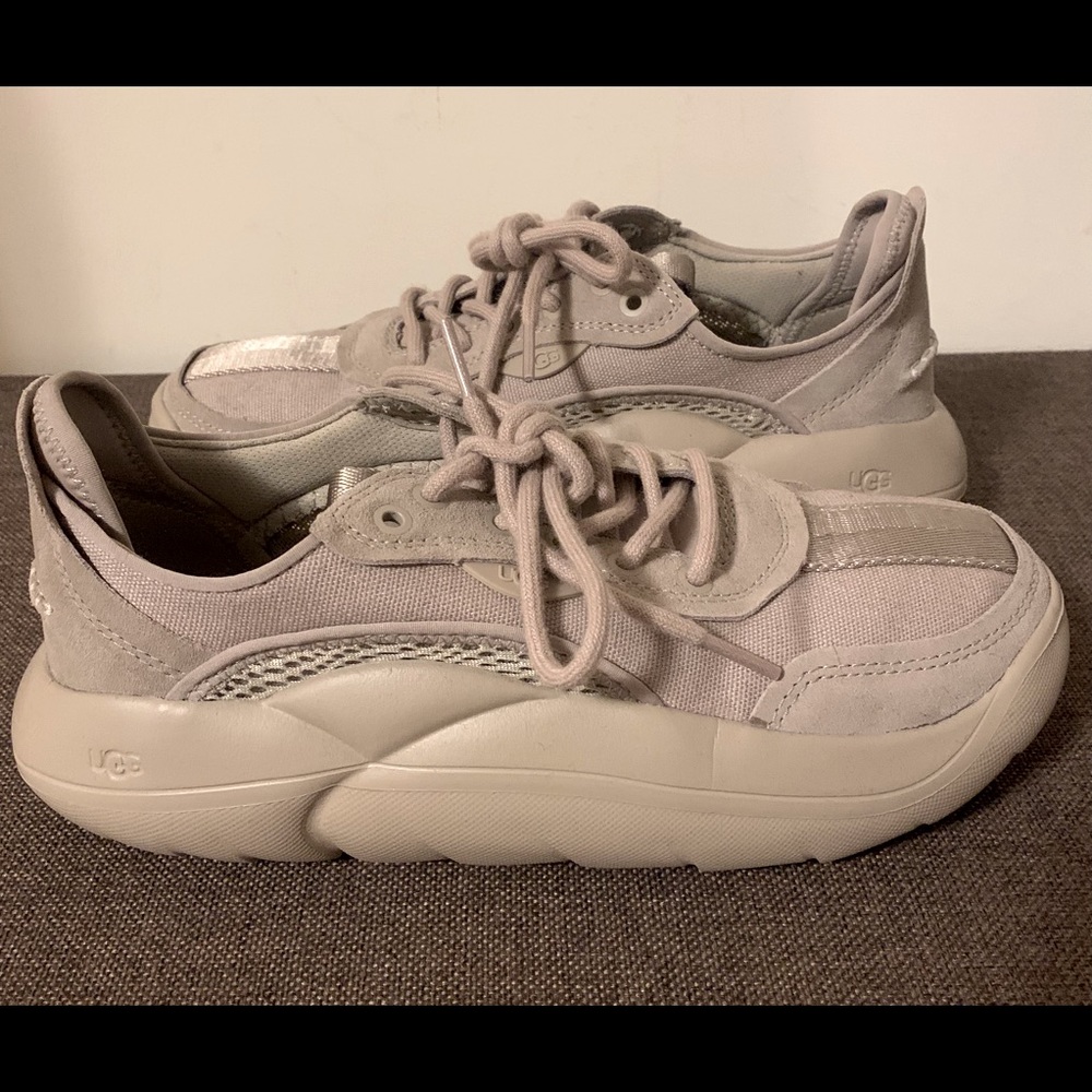 UGG LA Cloud Low Sneaker size 8